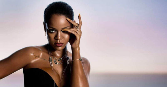 Quelle est la vraie couleur des yeux de Rihanna ? Porte-t-elle des lentilles de couleur ?Nous vous révélons tout!